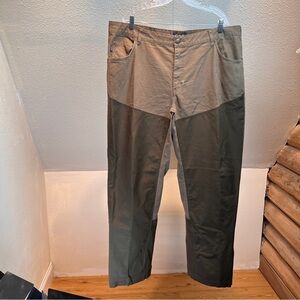CABELA’S HUNTING FISHING BRUSH GUARD PANTS. Size 42 100% Cotton Machine Wash